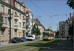 Mit der Straßenbahn nach Karlsruhe-Wolfartsweier -    Die begrünte Straßenbahntrasse dominiert jetzt die Reichenbachstraße in Karlsruhe-Durlach.