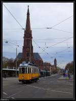 Tw 100 verlsst gerade die Haltestelle Durlacher Tor.