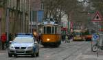Polizeibegleitung fr Museumstriebwagen 100 auf der Ringlinie hier in der Kaiserstrae 13.12.09