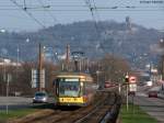 22.02.2011: Wagen 239 als Tram 2 (Wolfartsweier Nord - Karlsruhe Hbf ber Karlstrae) erreicht die Station Untermhlstrae.