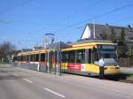 Niederflur-Straenbahnwagen 324 steht am 06.04.2006 an der Haltestelle Lassallestrae im Karlsruher Stadtteil Knielingen.