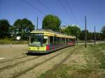 Am heutigen 08.09.2012 wurde die neue Straenbahnstrecke der Sdostbahn von der Tullastrae ber Schloss Gottesaue, dem Ostauepark, der Kriegstrae zur Phillip-Reis-Strae erffnet. Hier ist Tw 228 als einer der ersten ffentlichen Linienfahrten vor dem Kriegstraenkreisel auf dem Weg zur  Neureuter Strae , neee Spa nach Rappenwrt ;) der Fahrer nderte gerade vom Zwischenziel  Hauptbahnhof  auf  Rappenwrt .