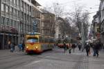 Triebwagen 203 der VBK biegt am Marktplatz Richtung Ettlinger Tor ab. Aufgenommen am 09.02.2013.