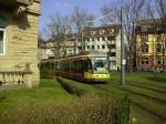 Diesmal mit Sonne und Tw 235 wurde am 27.03.2013 das Motiv neben dem Oberlandesgericht umgestetzt. Jener ist gerade auf dem 3er unterwegs zum Hauptbahnhof der gefcherten Stadt.