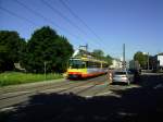 Der Karlsruher 5er ist immer fr eine berraschung gut, whrend er bisher als Museumslinie gefahren wurde, gab es am 02.08.2013 einen hochflurigen Stadtbahnwagen auf der 5 zu Bestaunen. Tw 520, welcher kurz zuvor seinem Bruder 504 der ebenfalls aufm 5er Dienst hatte begegnet ist, hat soeben den Entenfang erreicht und wird seine Fahrt demnchst in Richtung Innnenstadt fortsetzen.