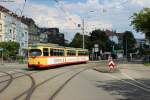 TW 214 bei der Haltestelle Karlsruhe Weinbrennerplatz, 24.07.2014.