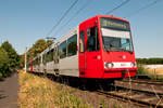 Die Linie 18 mit der Wagennummer 2207 auf dem Weg nach Klettenberg.