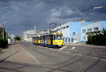 Leipzig LVB SL 8 (Tw T4D-M2 (LVB-Typ 33d) 2055 mit einem Bw des Typs B4D-M (= LVB-Typ 65c)) Riesaer Straße / Straßenbahnhof Paunsdorf am 14.