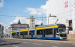  LVB Bombardier Flexity Classic NGT12LEI Wagen 1219 als Linie 15 beim Augustusplatz, 28.08.2017.