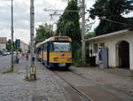 Leipzig LVB SL 3 (T4D-M1 (LVB-Typ 33C) 2175) Knautkleeberg, Dieskaustraße (Endstelle, Einstieg) am 15. Juli 2008. - Scan eines Farbnegativs. Film: Kodak FB 200-7. Kamera: Leica CL.