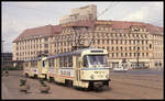Tatra Tram 1702 mit einem zweiten Motorwagen vor den Hotels Astoria und Merkur am 26.4.1992 in Leipzig.
