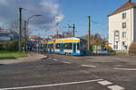 Bis Ende November 2015 fuhr die Leipziger Straenbahnlinie 9 nach Markkleeberg-West. Am 09.11.2015 war NGT8 1124 auf dem Weg nach Thekla und hat gerade den Bahnbergang in der Markkleeberger Rathausstrae berquert.
