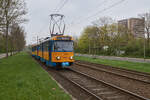 Auch auf der Linie 1 in Leipzig kamen N-TGZ lange zum Einsatz. Am 24.04.2022 war T4D-M1 2148 mit seinem Zug auf einer Fotofahrt unterwegs und hat gerade die Haltestelle Stuttgarter Allee durchfahren.