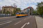 T4D-M1 T4D-M 2148 war am 24.04.2022 T4D-M 2083 sowie B4D 943 auf Linie 4 von Leipzig-Gohlis nach Stötteritz unterwegs. Gerade wird am Coppiplatz die S-Bahn-Strecke überquert. (Fotofahrt)