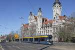 Wagen 1211 der LVB auf dem Weg nach Schkeuditz vor dem neuen Rathaus in Leipzig, 07.04.2026