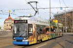 Wagen 1106 der LVB mit Werbung für den leipziger Zoo auf dem Vorplatz des Hauptbahnhofs Leipzig, 09.04.2026