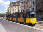 Ein bescheidener Tatra-Zug der Linie 8 steht an dem Straenbahnhof Angerbrcke und wartet auf einen Fahrer.
Diese Straenbahnen sind in Leipzig nicht mehr im Einsatz!