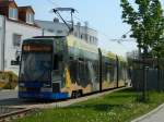 Der  Leoliner 1  NGT8 mit der LVB-Nummer 1112 mit Werbung für das Gondwanaland im Leipziger Zoo:  Der Urkontinent wird lebendig!  auf Linie 2 in der Wendeschleife Grünau-Süd am 25.04.2014