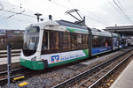 rnv-Tramwagen 2220 als Linie 4 (Bad Dürkheim Bahnhof - Heddesheim Bahnhof), am 24.3.2016 beim Halt im Bahnhof Käfertal.