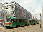 20.06.2008: Magdeburg, in der Ernst-Reuter-Allee. Straßenbahn T4 Tatra-3er Zug, mit Triebwagen 1200, 1201 und Bw 2130.