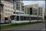In Höhe des Friedrich Hundertwasser Hauses in Magdeburg war am 17.5.2007 die Magdeburger Tram 1330 unterwegs.