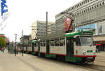 Am 20. Juni 2008 in Magdeburg. in der Fritz-Reuter-Allee hält ein Tatra-3er Zug, geführt von Triebwagen 1268.