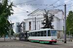 Nachschuss auf Tw1310 samt Tatra-Großraumbeiwagen vor dem Opernhaus in Magdeburg.

Magdeburg 03.08.2021