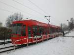 Magdeburg: Stra�enbahnlinie 5 an der Haltestelle Krankenhaus Olvenstedt.(18.2.2010)