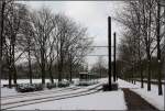 Gut getarnt - 

... ist diese Straßenbahn der Linie 6 an der winterlichen Endhaltestelle Herrenkrug in Magdeburg. 

20.03.2013 (M)