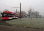 MVG Stadler Variobahn 219 und Adtranz GT6M-ZR Wagen 207 am 02.12.17 in Mainz Hechtsheim 