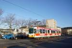 Straßenbahn Mainz: Duewag / AEG M8C der MVG Mainz - Wagen 275, aufgenommen im Januar 2016 in der Nähe der Haltestelle  Bismarckplatz  in Mainz.