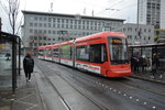 Diese Stadler Variobahn  222  fährt am 04.12.2015 auf der Linie 51 durch Mainz.