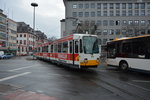Am 04.12.2015 fährt diese Duewag / Siemens M8C mit der Nummer  175  auf der Linie 50 durch Mainz.
