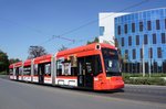 Straßenbahn Mainz: Stadler Rail Variobahn der MVG Mainz - Wagen 220, aufgenommen im August 2016 in der Nähe der Haltestelle  Bismarckplatz  in Mainz.