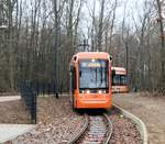 MVG Stadler Variobahn Wagen 229 am 17.12.16 in Mainz Lerchenberg von einen Gehweg aus fotografiert an einen Bahnübergang