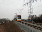 MVG Stadler Variobahn 223 am 17.12.16 in Mainz beim Überqueren der A60