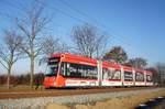 Straßenbahn Mainz / Mainzelbahn: Stadler Rail Variobahn der MVG Mainz - Wagen 221, aufgenommen im Dezember 2016 zwischen Mainz-Lerchenberg und Mainz-Marienborn.