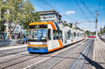 Der rnv-Tramwagen 1043, fährt am 20.4.2017, kurz nach der Haltestelle Mannheim, Hauptbahnhof vorüber.