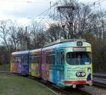 Sehr farbenfroh prsentieren sich die alten 8-achser der RNV, welche auf der ausschlielich im Berufsverkehr verkehrenden Linie 12 von LU-Oppau nach LU-Rheingnheim eingesetzt werden.