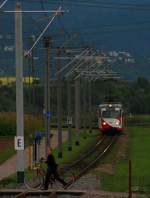 Aber nun aus dem Weg! OEG Dwag auf dem Weg von Heddesheim nach Kfertal.