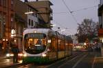 Wagen 215 steht am Abend des 12. Dezembers 2008 an der Haltestelle Friesenheim Mitte bereit als Linie 10 nach Luitpoldhafen.