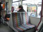 Hier sieht man den Innenraum einer Mannheimer Straenbahn.