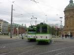 Straenbahntreffen am Mannheim Wasserturm 2x eine alte Grne Straenbahn.