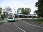 der RNV6 222 der Verkehrsbetriebe Ludwigshafen ist an der Endstelle in Mannheim-Feudenheim zu sehen.