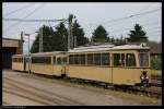 Triebwagen 66 mit den Breiwagen 193 und 181 vor der Wagenhalle Edingen, 23.