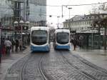 Zwei RNV Bahnen in Heidelberg am Bismarckplatz am 27.11.10