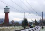 Variobahn RNV6 4127 als Linie 5 beim Wasserturm in Edingen.