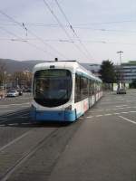 Eine RNV Variobahn in Heidelberger Farben am 25.03.11 in Heidelberg Hbf