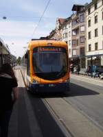 Ein RNV Variobahn am 09.05.11 in Heidelberg 