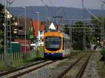 Eine RNV Variobahn (RNV6) in Edingen am 03.07.11